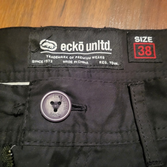 Ecko Unltd black cargo shorts - Picture 3 of 3
